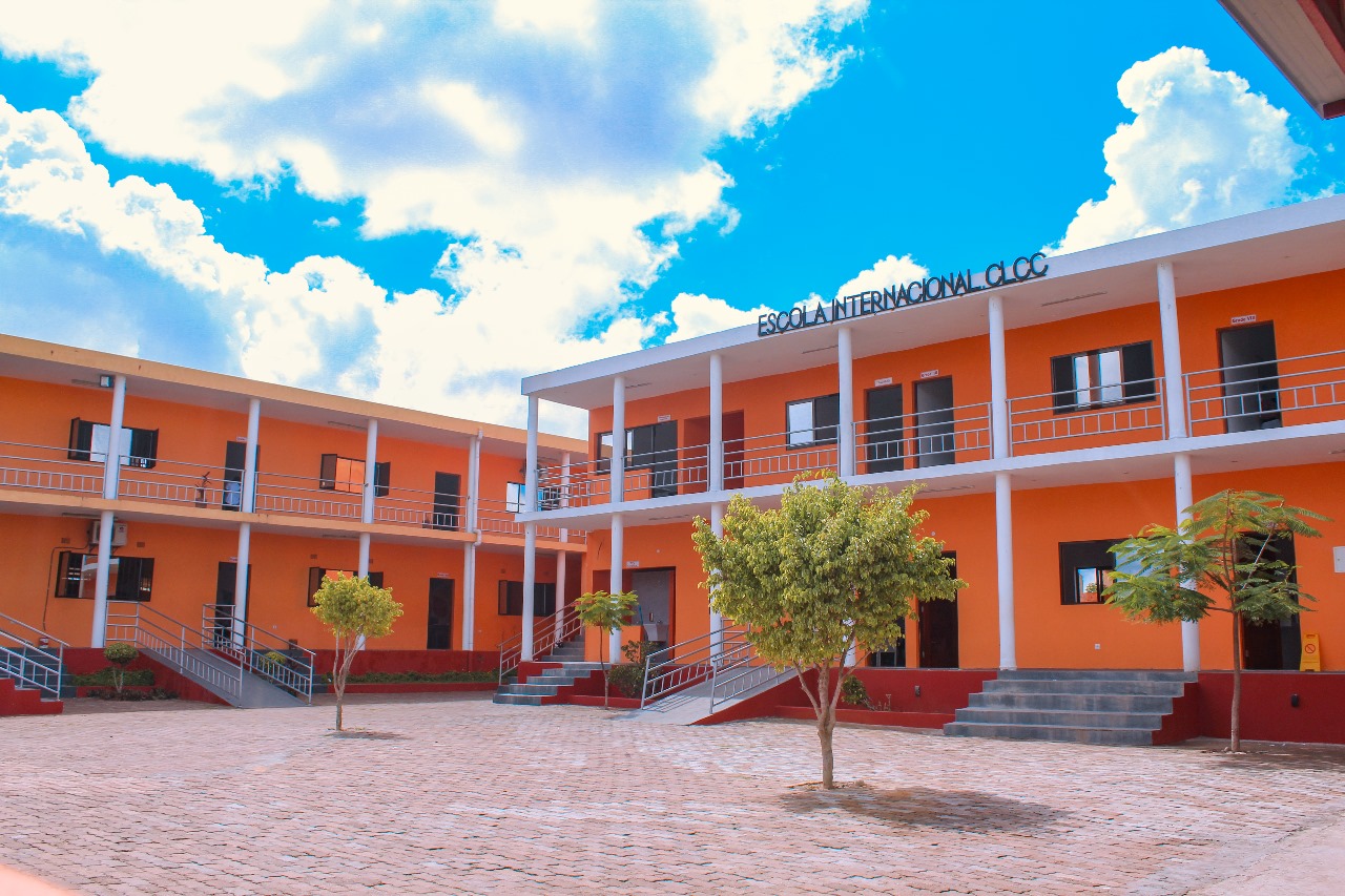 Foto principal da Escola (substitua por imagem própria)